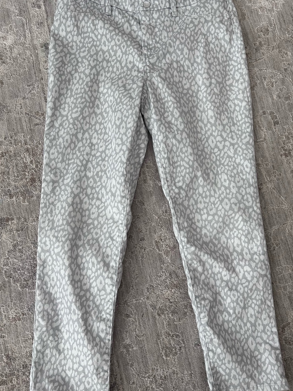 Chicos Sz 1.5 Women’s Gray White Animal Print Ankle Crop Pants Slacks US 8-10